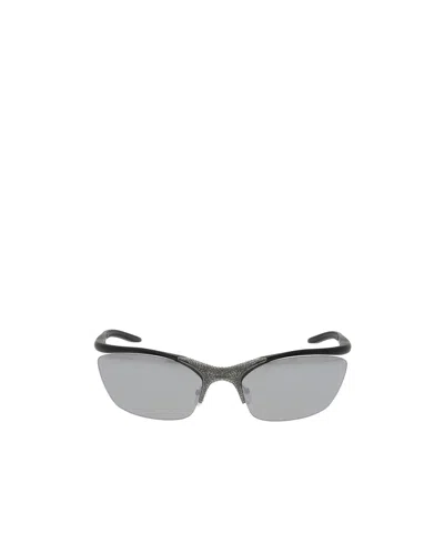 Fendi Geometric Frame Sunglasses In Black