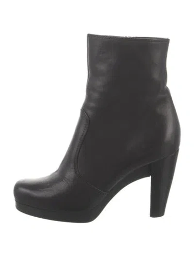Pre-owned Fendi Leather Boots In Black