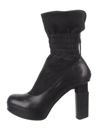 Pre-owned Fendi Leather Boots In Black