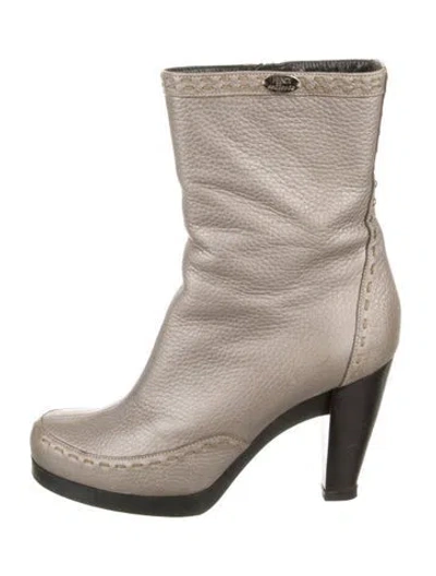Pre-owned Fendi Leather Boots In Neutral