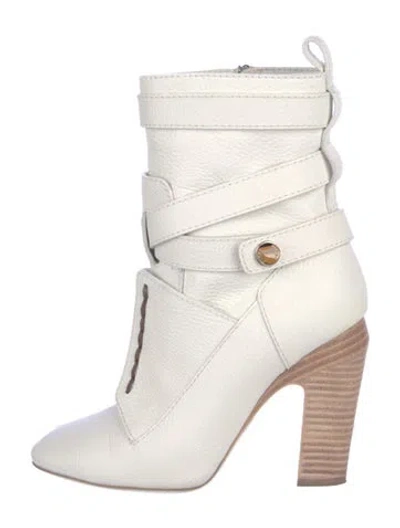 Pre-owned Fendi Leather Boots In White