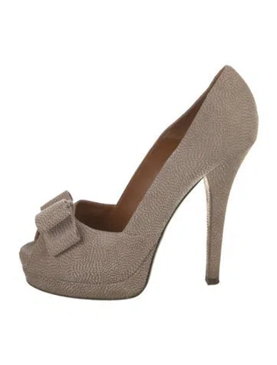 Pre-owned Fendi Leather Bow Accents Pumps In Neutral