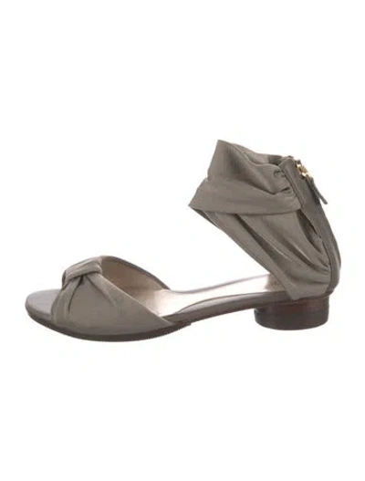 Pre-owned Fendi Leather Bow Accents Sandals In Neutral