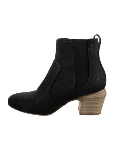 Pre-owned Fendi Leather Chelsea Boots In Black