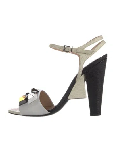 Pre-owned Fendi Leather Crystal Embellishments D'orsay Pumps In White