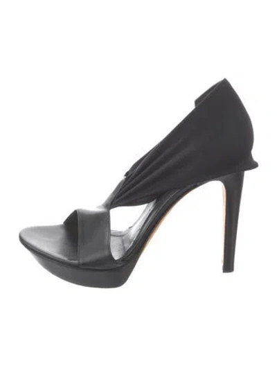 Pre-owned Fendi Leather Cutout Accent Sandals In Black/blue