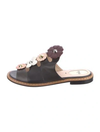 Pre-owned Fendi Leather Cutout Accent Slides In Black