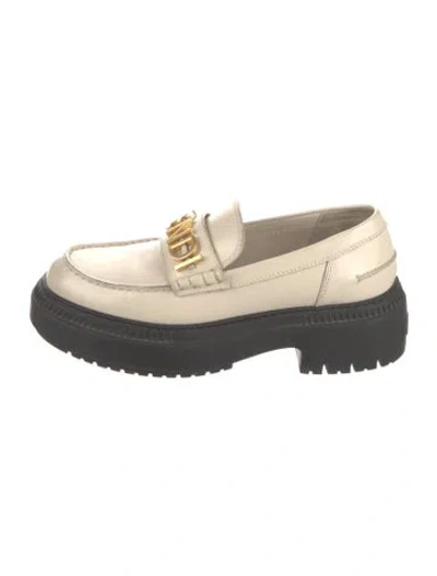Pre-owned Fendi Leather Loafers In Neutrals