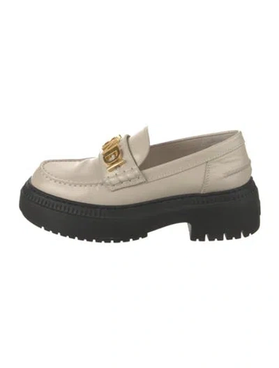 Pre-owned Fendi Leather Loafers In Neutrals