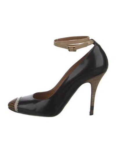 Pre-owned Fendi Leather Pumps In Black