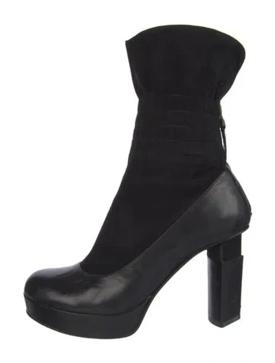 Pre-owned Fendi Leather Pumps In Black