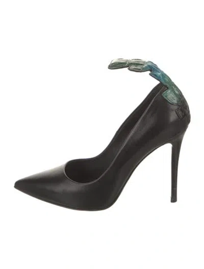 Pre-owned Fendi Leather Pumps In Black
