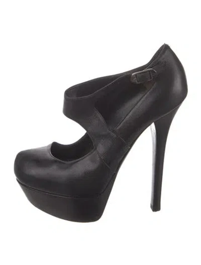 Pre-owned Fendi Leather Pumps In Black