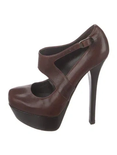 Pre-owned Fendi Leather Pumps In Brown