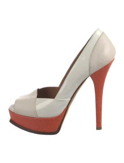 Pre-owned Fendi Leather Pumps In Multi