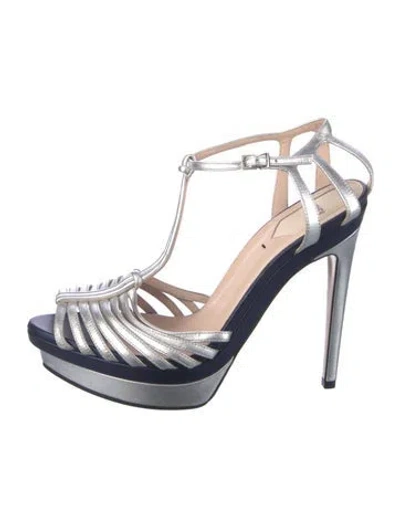 Pre-owned Fendi Leather Pumps In Silver