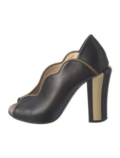 Pre-owned Fendi Leather Scalloped Accent Pumps In Black