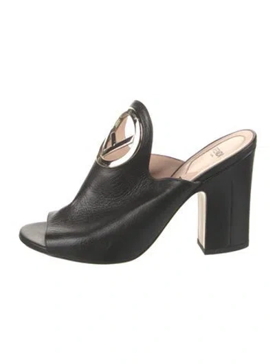 Pre-owned Fendi Leather Slides In Black