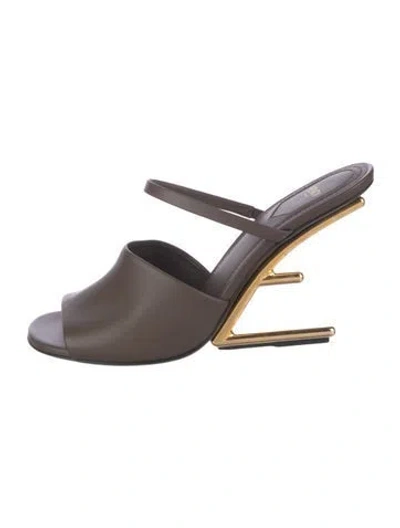 Pre-owned Fendi Leather Slides In Brown