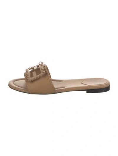 Pre-owned Fendi Leather Slides In Neutral