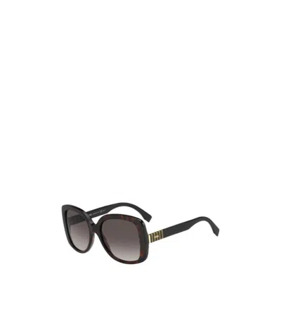 Fendi Logo Details Sunglasses In Black