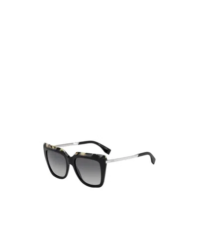 Fendi Logo Details Sunglasses In Gray