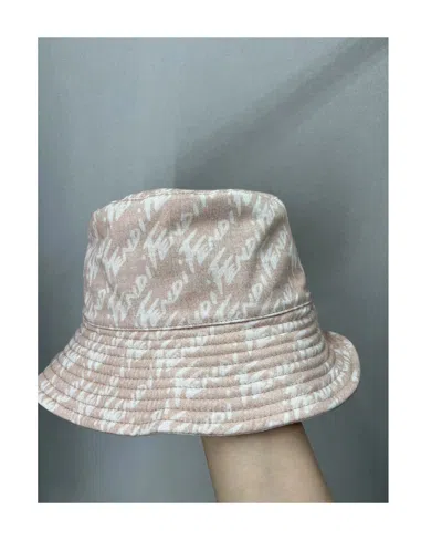 Fendi Logo Printed Bucket Hat In Gray