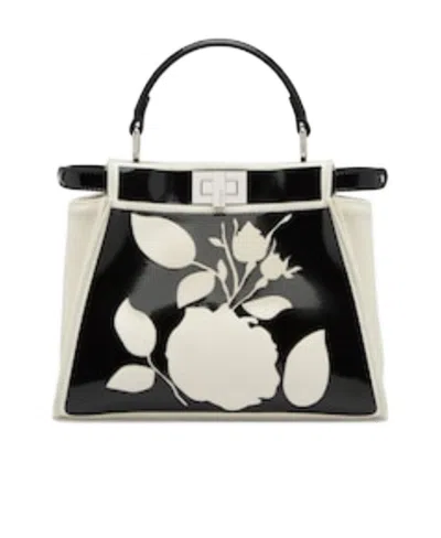 Fendi Logo Shoulder Bag In Black