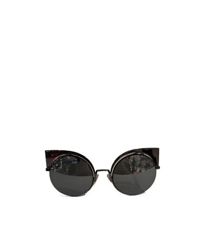 Fendi Logo Sunglasses In Black