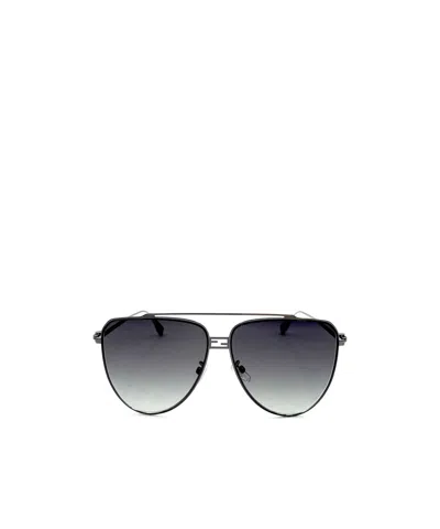 Fendi Logo Sunglasses In Black