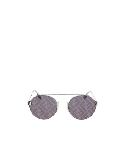 Fendi Logo Sunglasses In Gray
