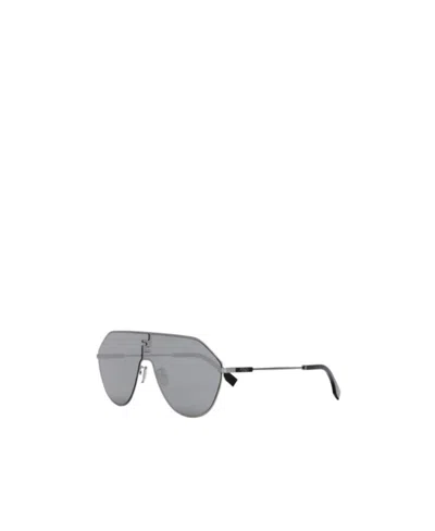 Fendi Logo Sunglasses In Gray
