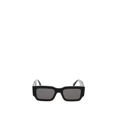 Fendi Logo Sunglasses In Gray