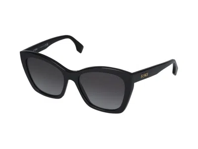 Fendi Maison  Fe40151i Gradient Lens Sunglasses In Black
