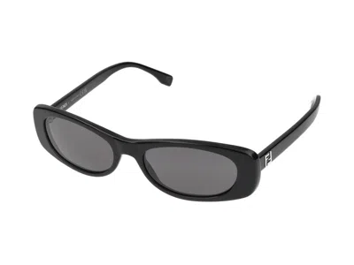Fendi Maison  Fe40183i Dark Lens Sunglasses In Black