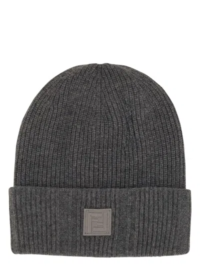 FENDI MEN'S BEANIE HAT WITH LOGO