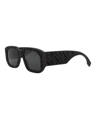 Pre-owned Fendi Men's  Square Sunglasses In Black Grey (fe40113i/52/02a)
