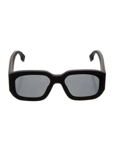 Pre-owned Fendi Oversize Tinted Sunglasses In Black