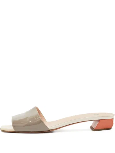 Pre-owned Fendi Patent-finish Flat Sandals