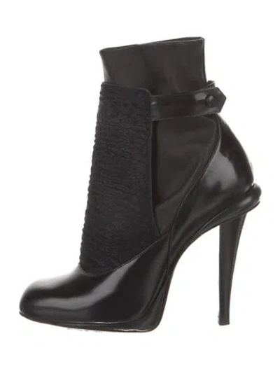 Pre-owned Fendi Patent Leather Boots In Black