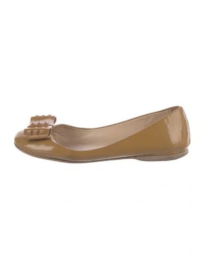 Pre-owned Fendi Patent Leather Bow Accents Ballet Flats In Neutral