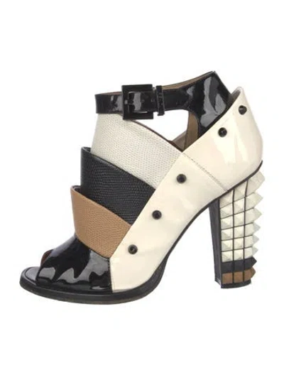 Pre-owned Fendi Patent Leather Colorblock Pattern Pumps In Black