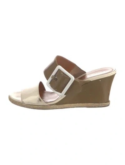 Pre-owned Fendi Patent Leather Sandals In Neutrals