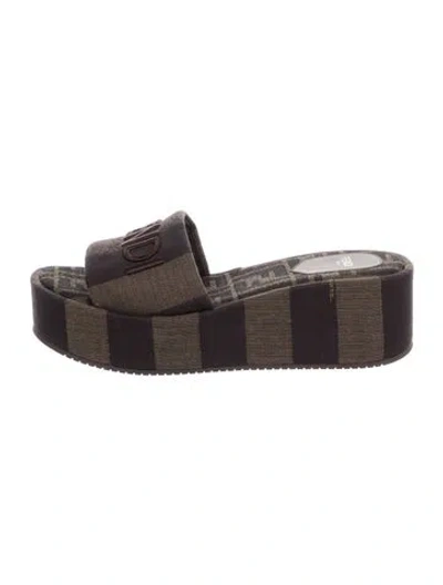 Pre-owned Fendi Pequin Pattern Canvas Slides In Black/brown