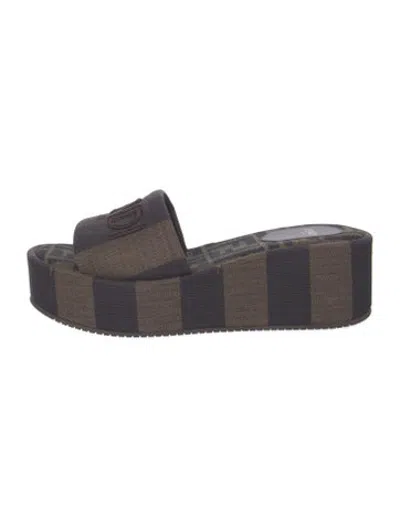 Pre-owned Fendi Pequin Pattern Canvas Slides In Black/brown