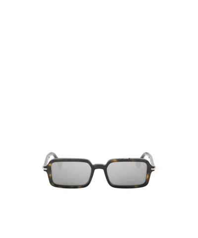 Fendi Rectangle Sunglasses In Black