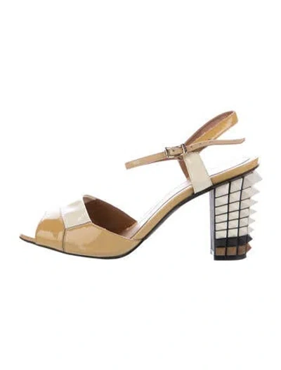 Pre-owned Fendi Rockstud Accents Patent Leather Slingback Pumps In Neutral