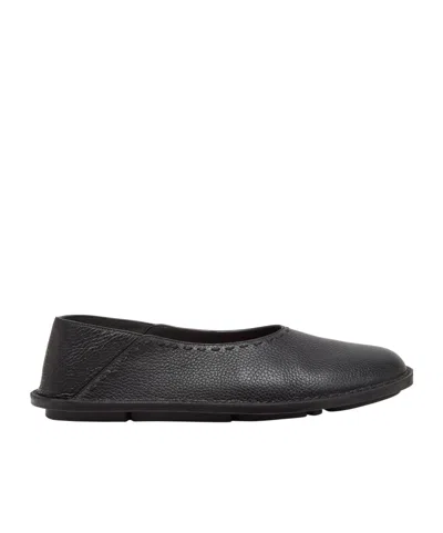 Fendi Round-head Flat Shoes In Black