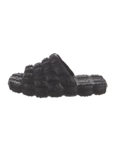 Pre-owned Fendi Rubber Slides In Black