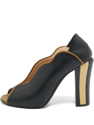 Pre-owned Fendi Scallop-edge Leather Pumps In Black